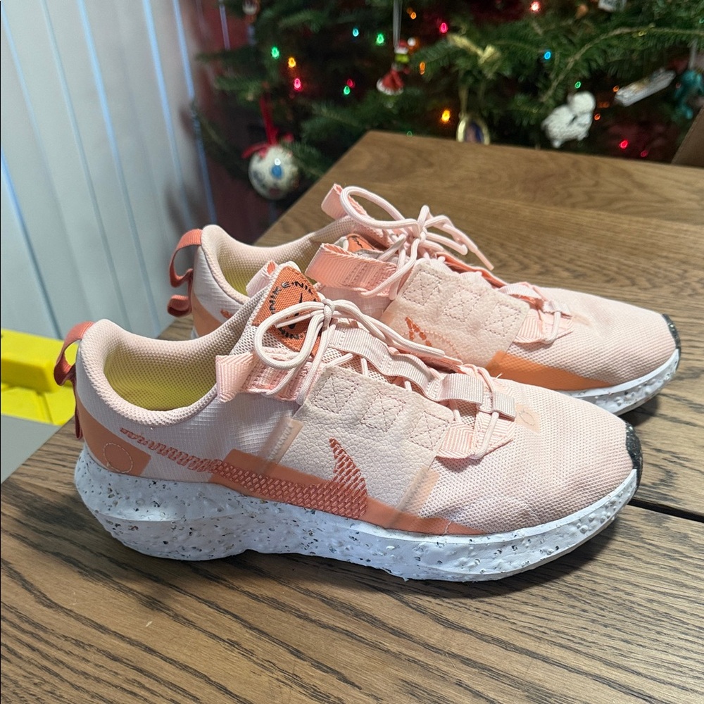 Nike Women's Peach Sneakers